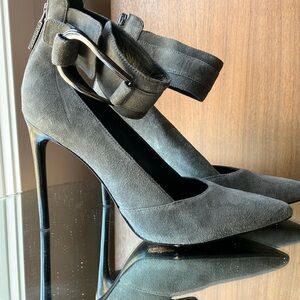 Rachel Zoe suede heels size 8.5